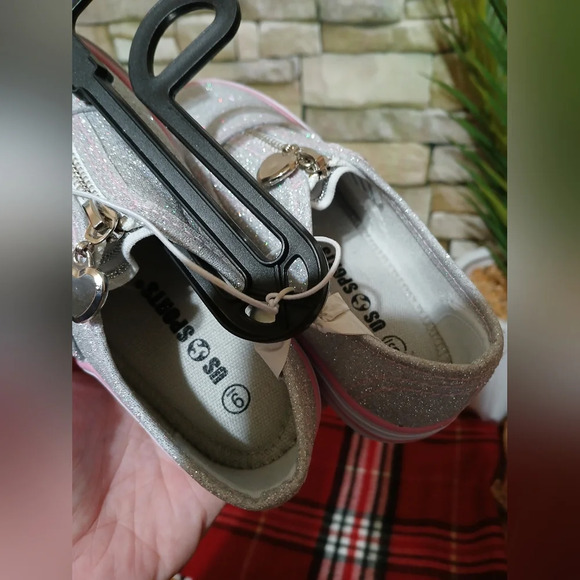 NWT Girls Toddler SZ 9 Sparkle Slip On Shoes - Picture 5 of 5